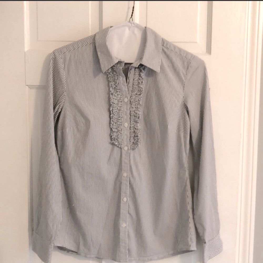 Banana Republic button down tuxedo 🤵‍♀️ shirt